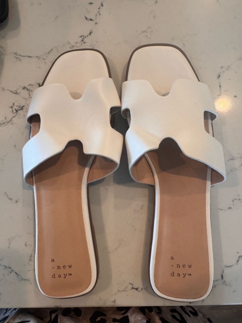 NWOT a new day Size 9 White Cutout Slide Sandals with Tan Footbed